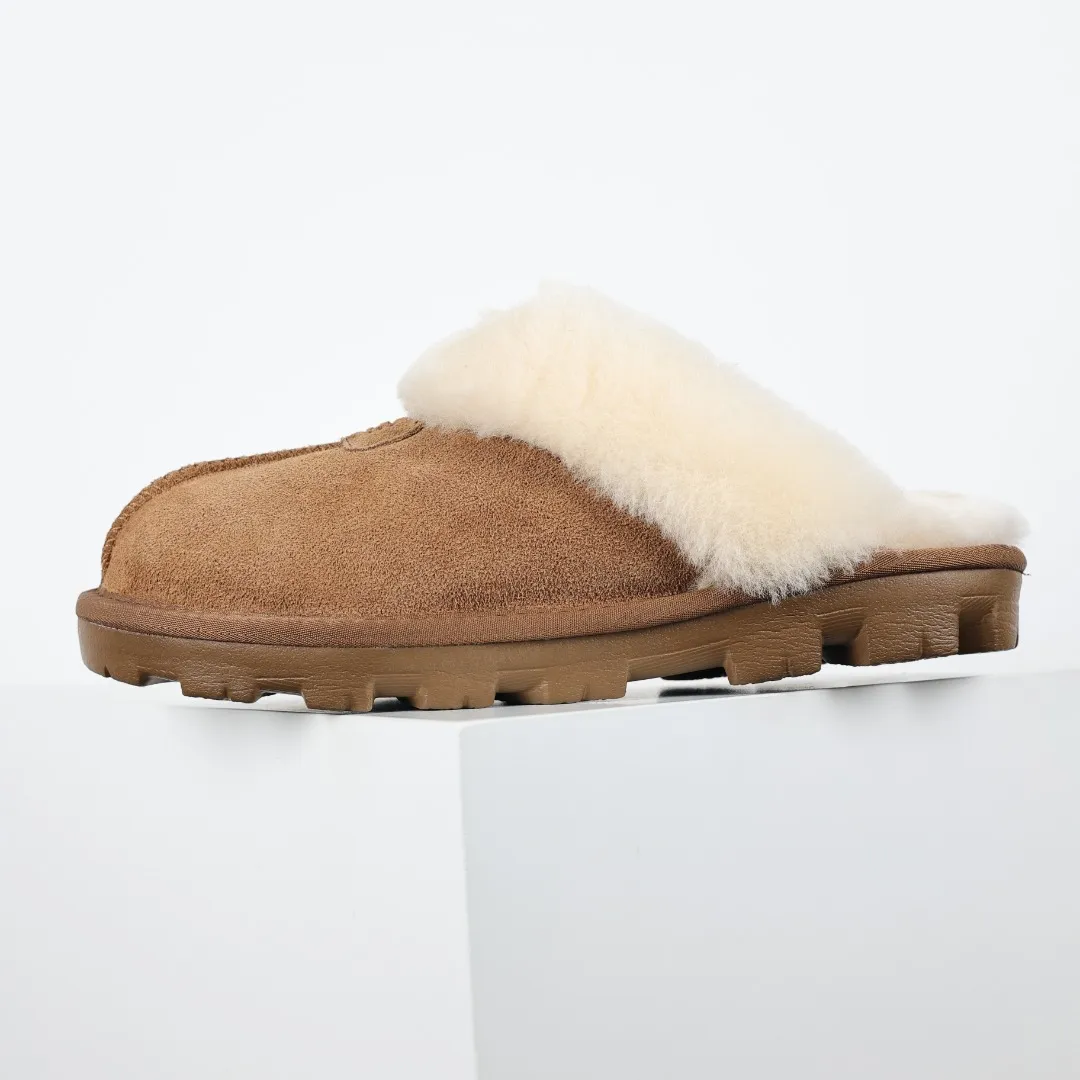 Pick up locally 💰480 The core recommendation is good price UGG Coquette lazy slippers series maroon Xiaohongshu hot model Henan Longfeng leather production Sheep fur integrated top quality in the market 2-3 cm cashmere insole to keep warm in winter and suitable for home use UUG has launched a style series in the new year, which is partially geared towards the preferences of young consumers and has also moved to the forefront of fashion trends. Shoe body material Water-repellent coated suede upper 17mm UGGPURE™ implanted wool insole Lightweight non-slip comfortable rubber outsole With brand LOGO Trademark Comes with full packaging Size: 35 36 37 38 39 40